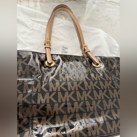 Michael Kors Black and Tan Signature Backpack - Picture 3 of 15